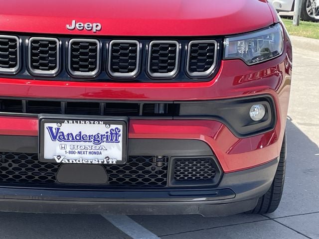 Used 2024 Jeep Compass Latitude w/ Altitude Special Edition AWD/4WD image 8