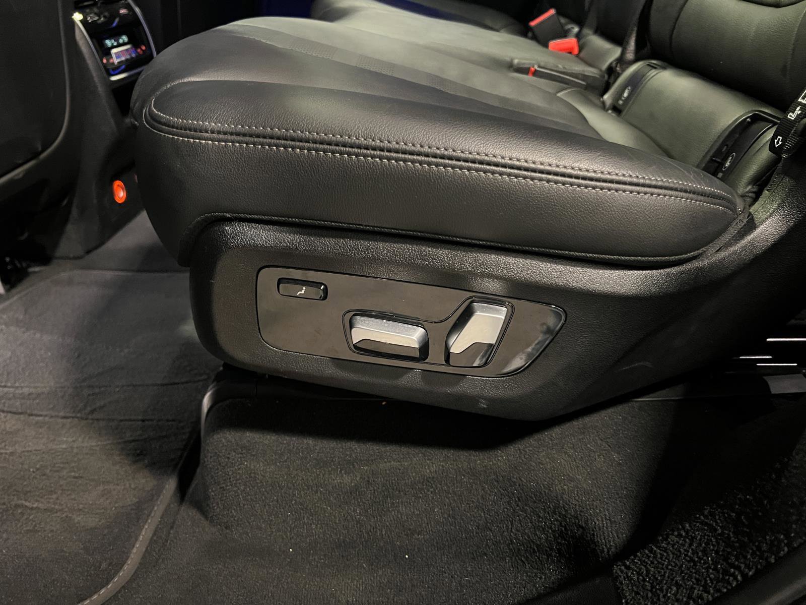 Used 2022 BMW X7 xDrive40i w/ Premium Package image 34