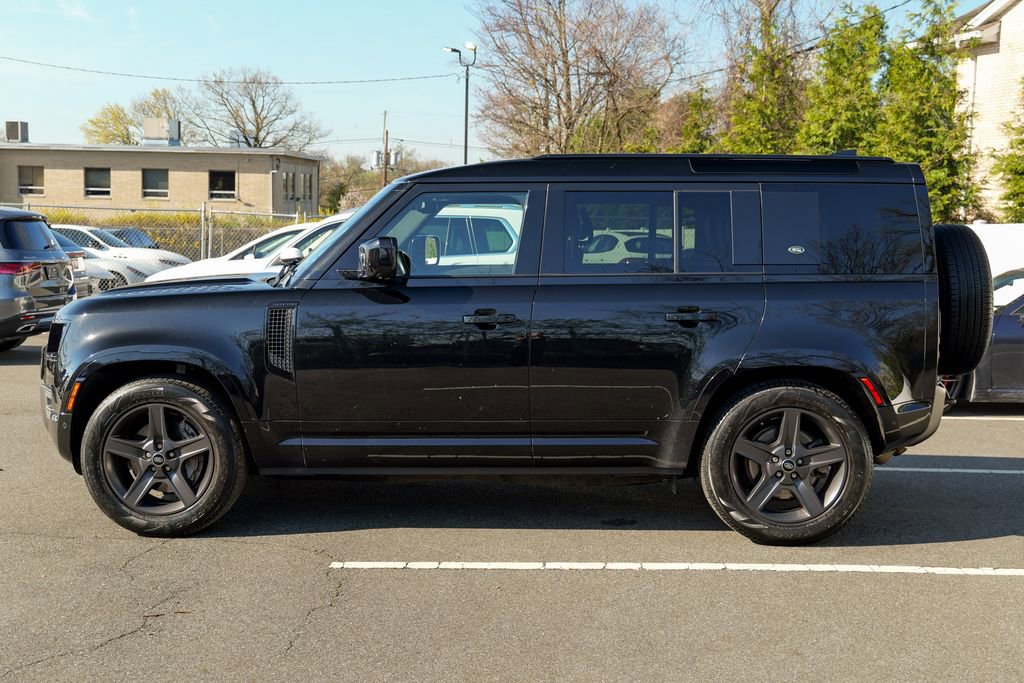 Used 2023 Land Rover Defender 110 X-Dynamic SE AWD/4WD image 4