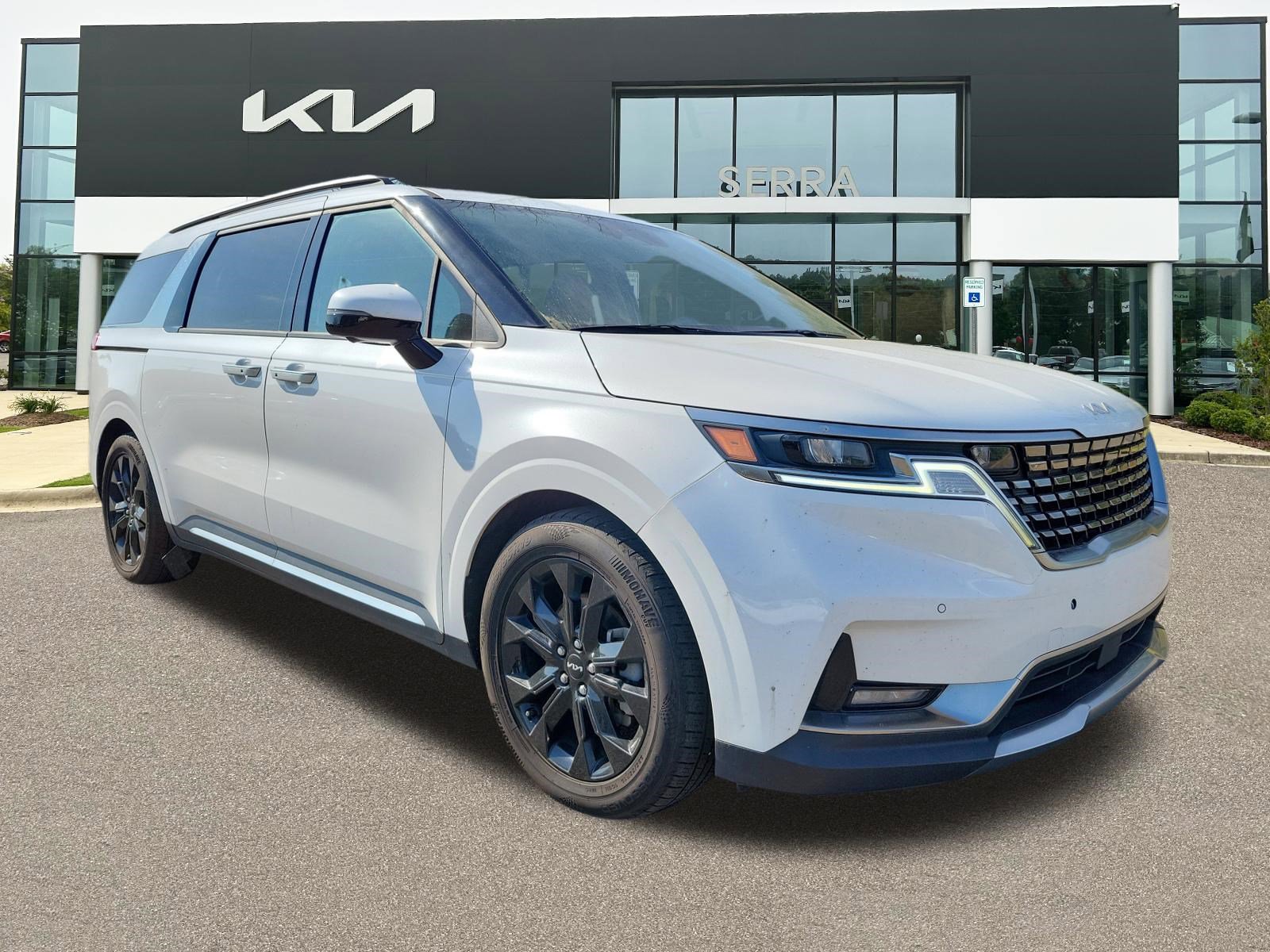 Used 2023 Kia Carnival SX image 1