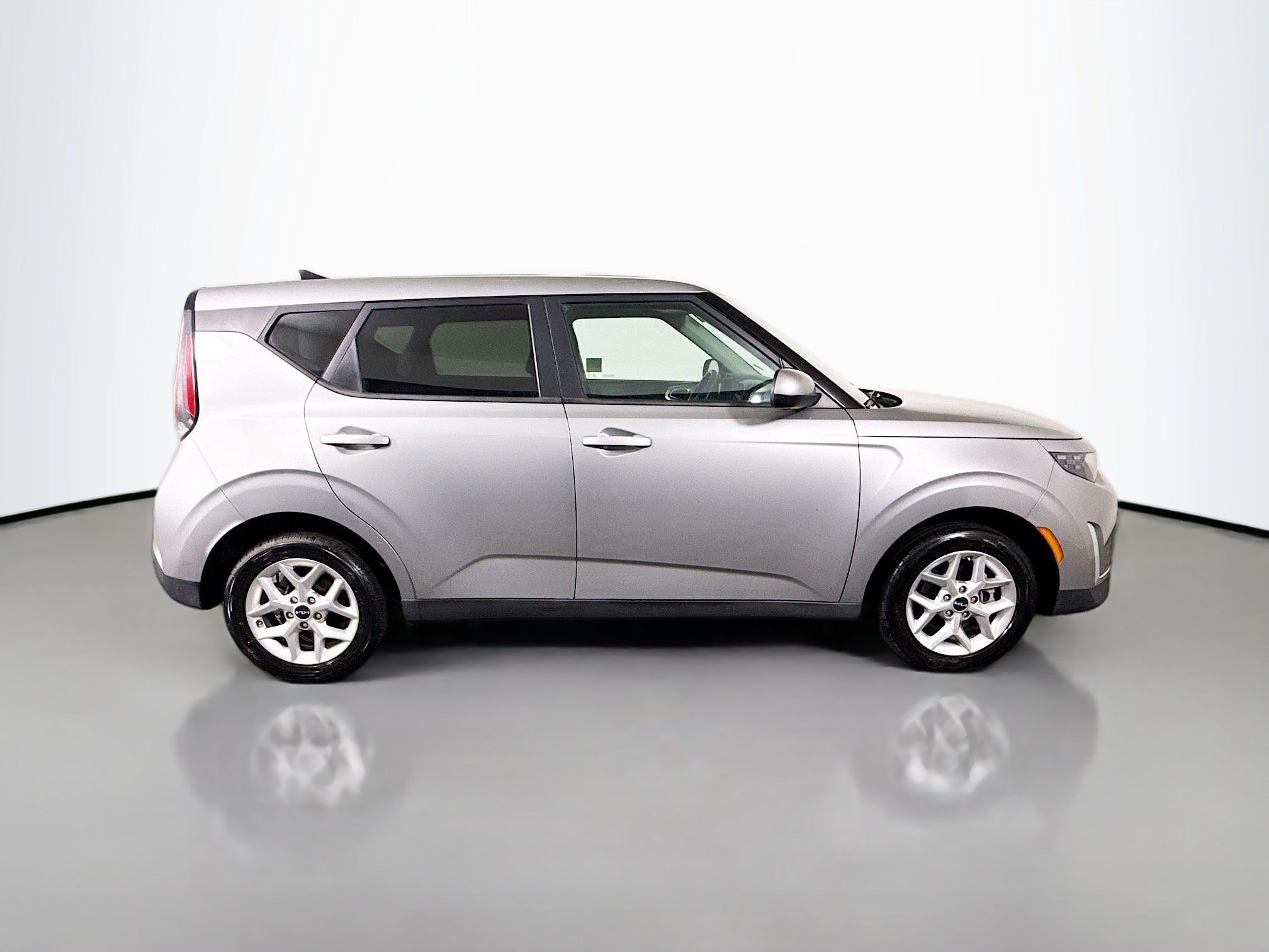Used 2023 Kia Soul LX w/ Option Group 015 FWD image 11