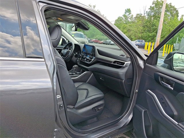 Used 2022 Toyota Highlander XLE image 27