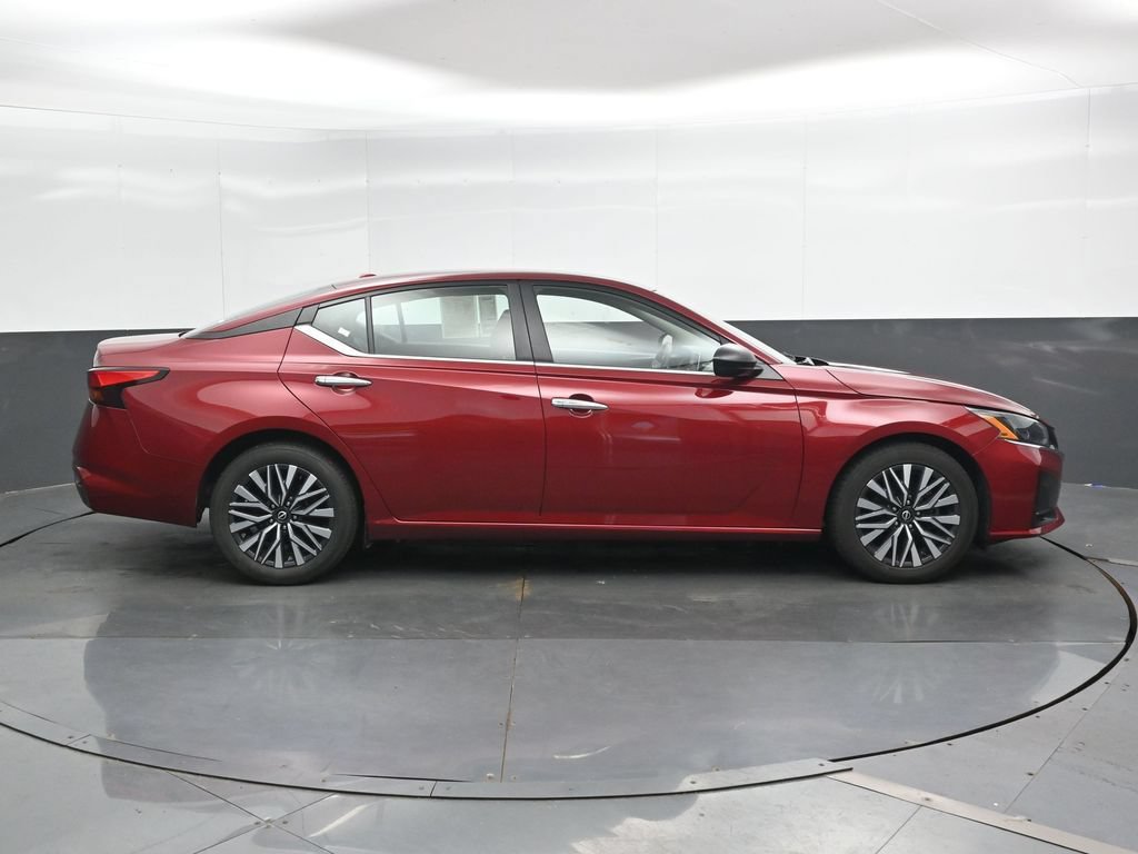 Used 2025 Nissan Altima 2.5 SV FWD image 4