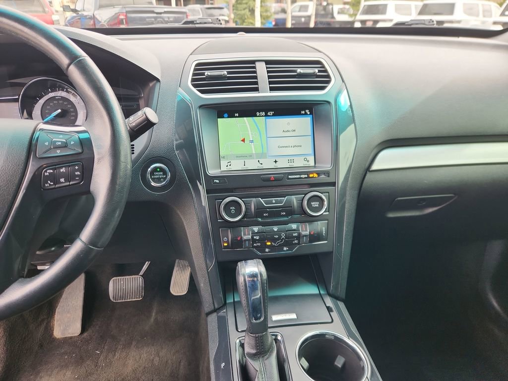 Used 2017 Ford Explorer XLT w/ Equipment Group 202A image 18