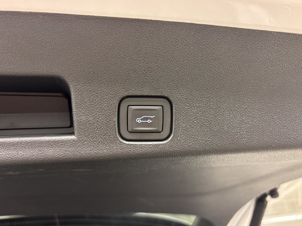 Used 2026 GMC Acadia Elevation w/ Elevation Premium Package FWD image 19