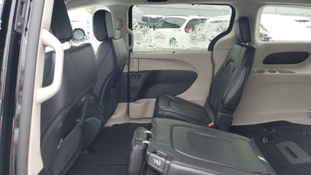 Certified 2024 Chrysler Pacifica Touring-L image 24