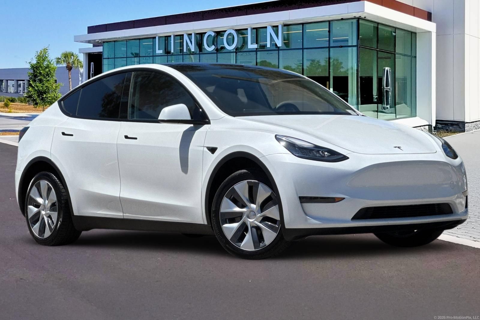 Used 2023 Tesla Model Y Long Range AWD/4WD image 2