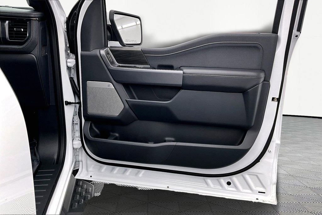 Used 2025 Ford F150 Lightning Lariat image 25