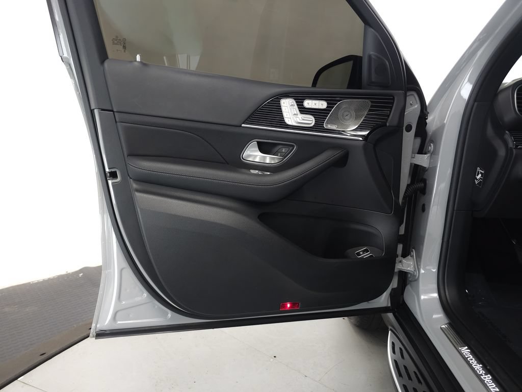 Used 2025 Mercedes-Benz GLE 450e 4MATIC image 5