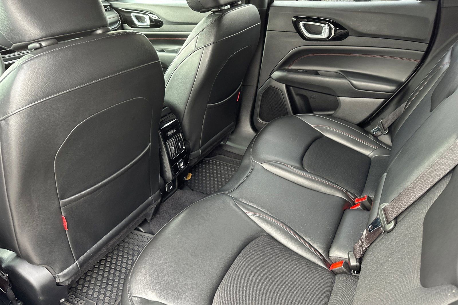 Used 2023 Jeep Compass Trailhawk image 14