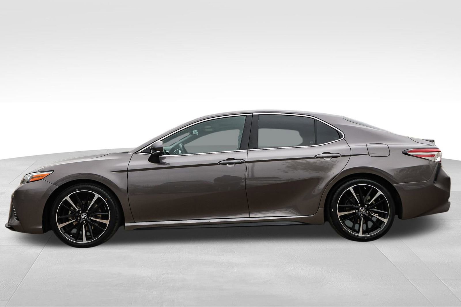 Used 2018 Toyota Camry XSE w/ Driver Assist Package image 8