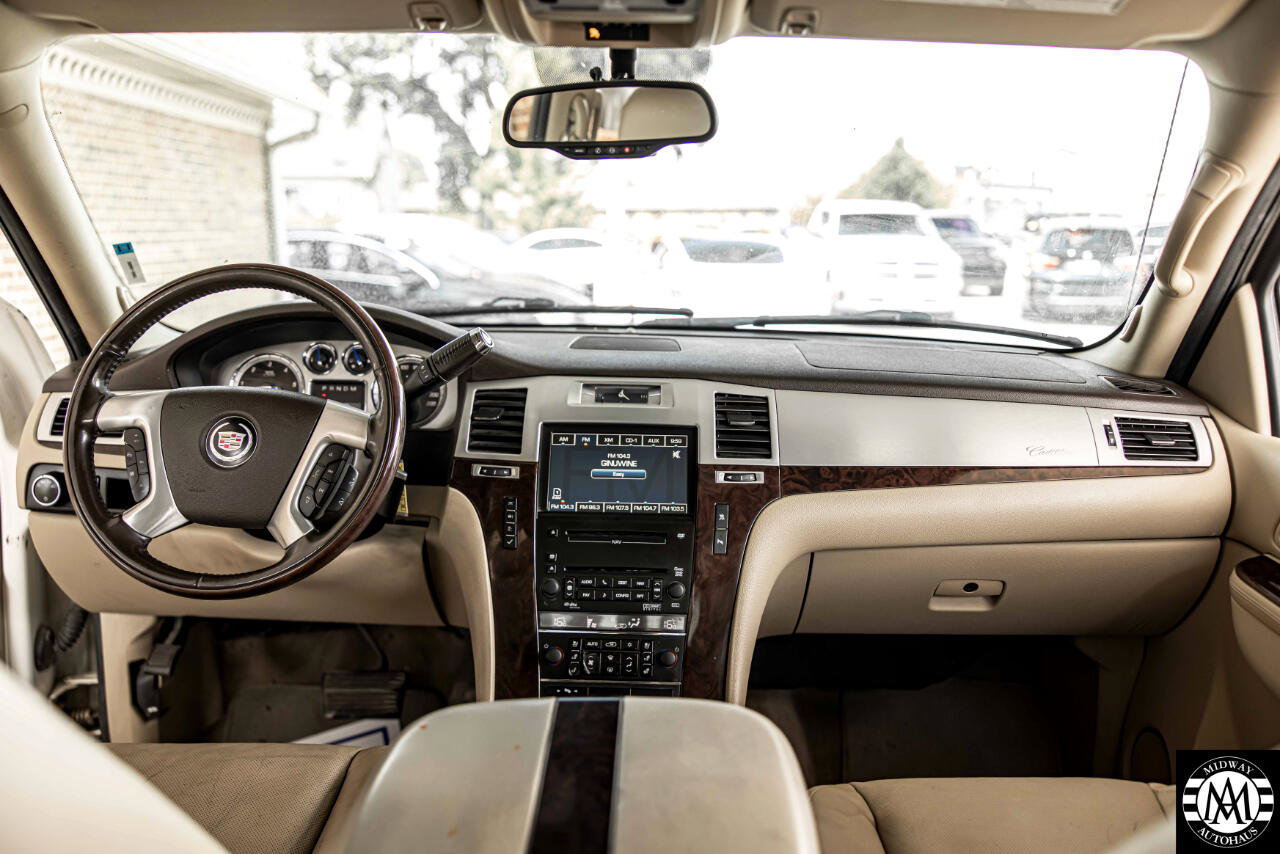 Used 2010 Cadillac Escalade EXT Luxury image 33