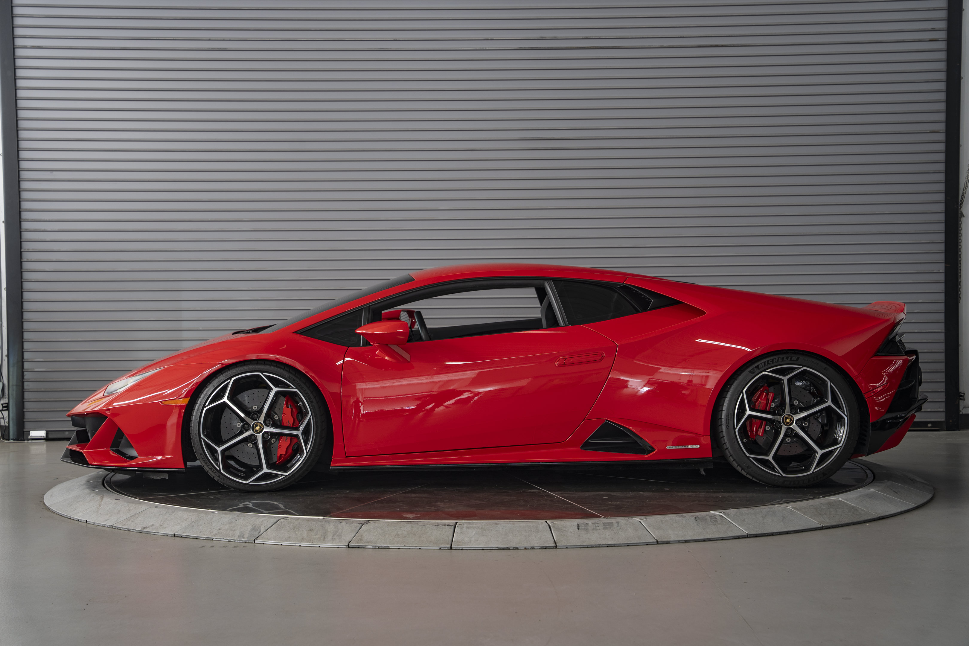 Used 2020 Lamborghini Huracan EVO AWD/4WD image 2