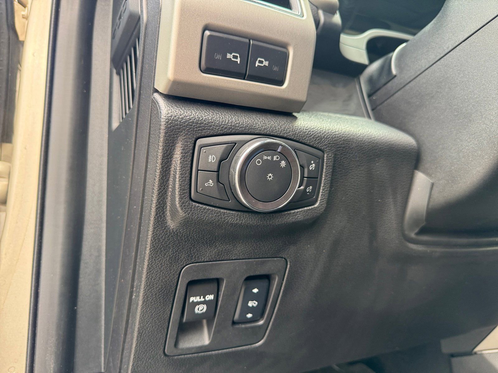 Used 2018 Ford F150 Lariat w/ Equipment Group 502A Luxury image 21