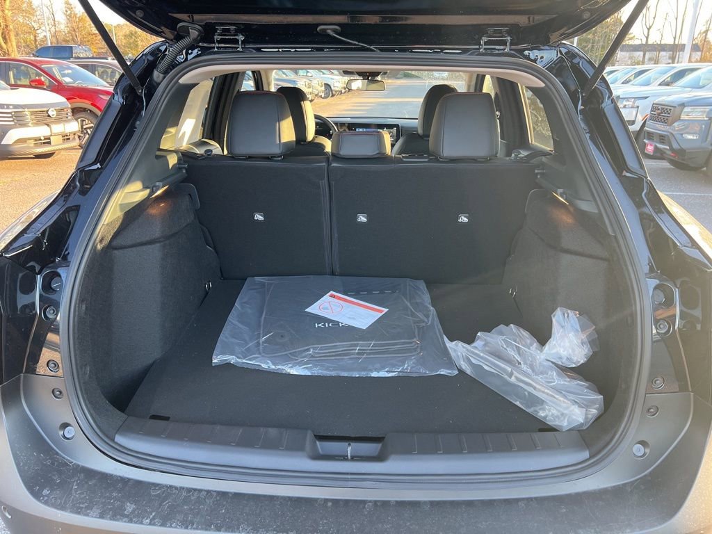 New 2025 Nissan Kicks SR image 25