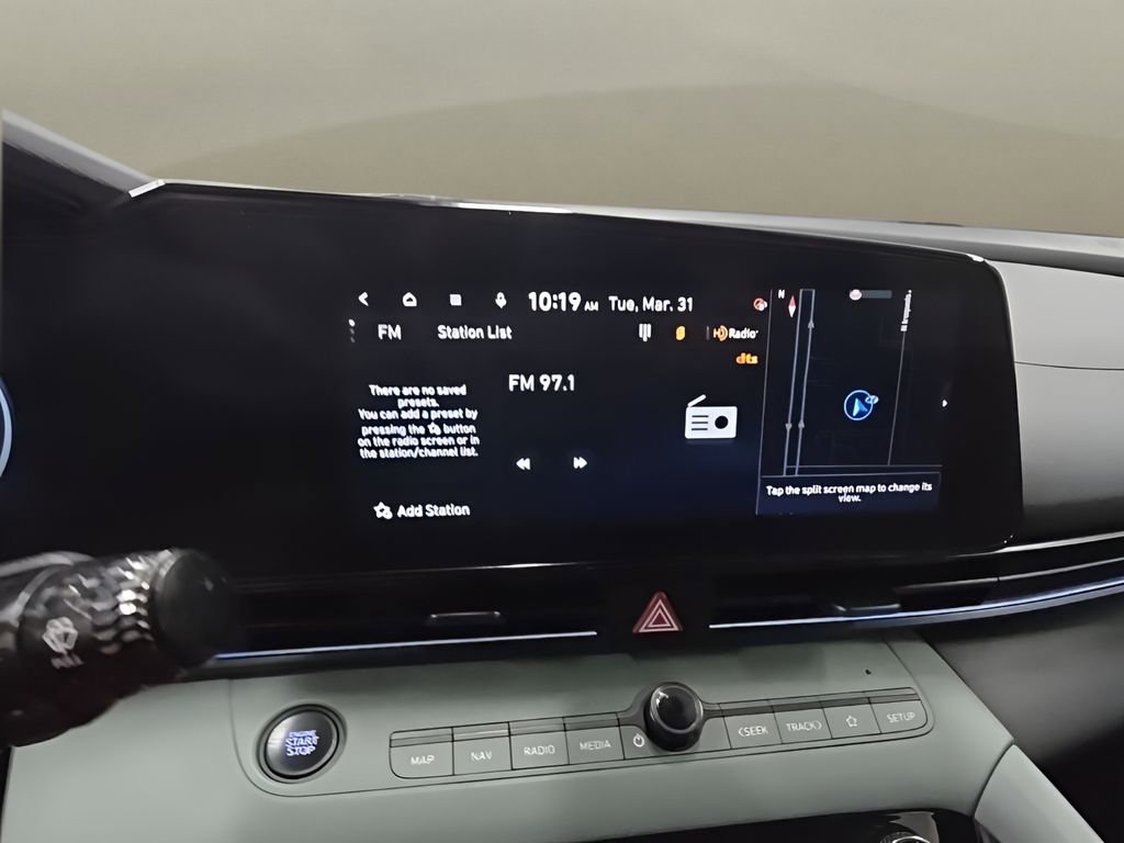 Certified 2025 Hyundai Elantra Limited image 24