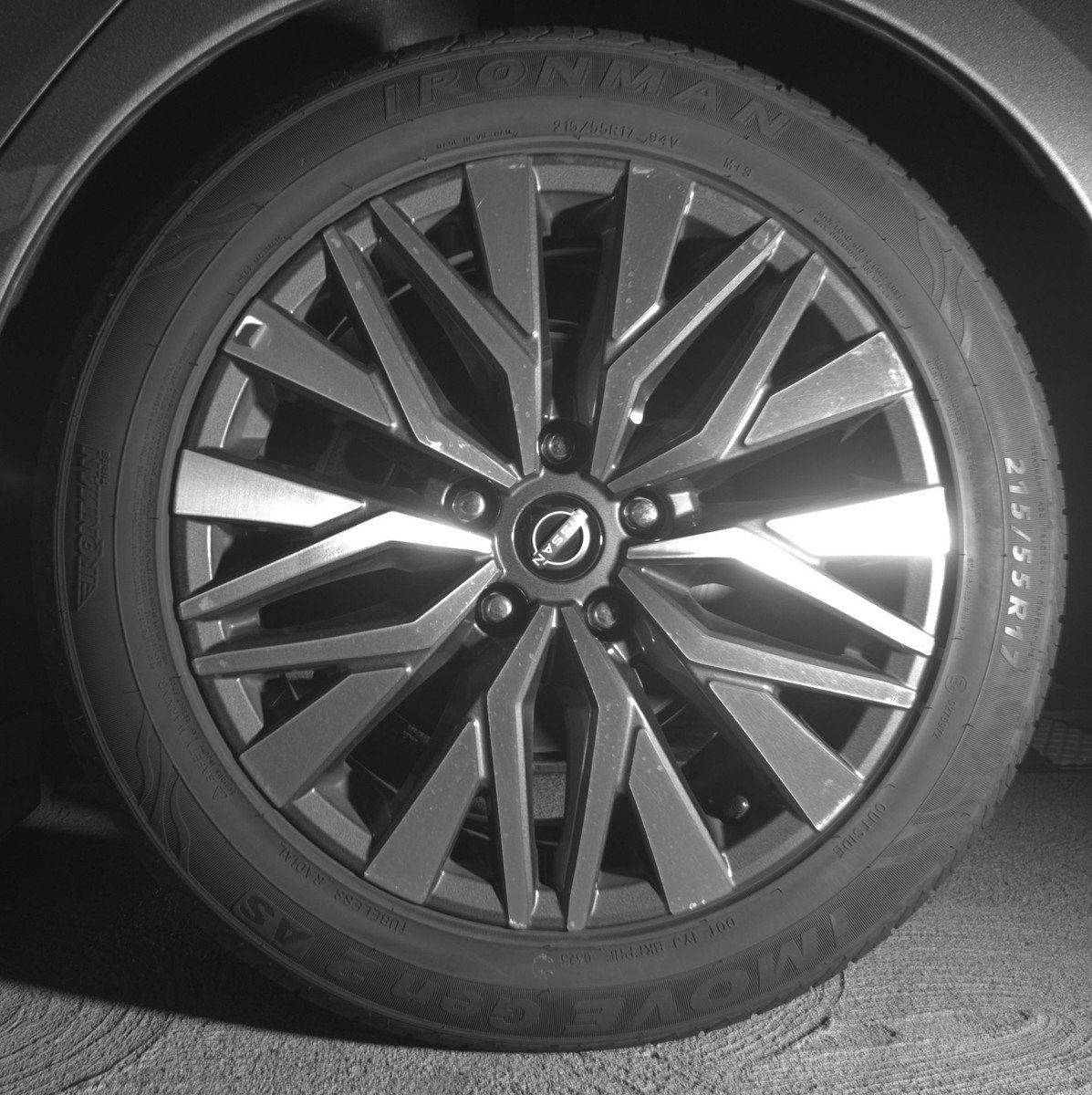 Used 2025 Nissan Altima 2.5 SV FWD image 14