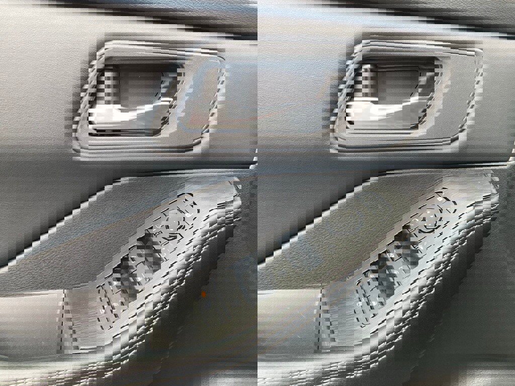 Used 2025 Nissan Rogue SV image 13