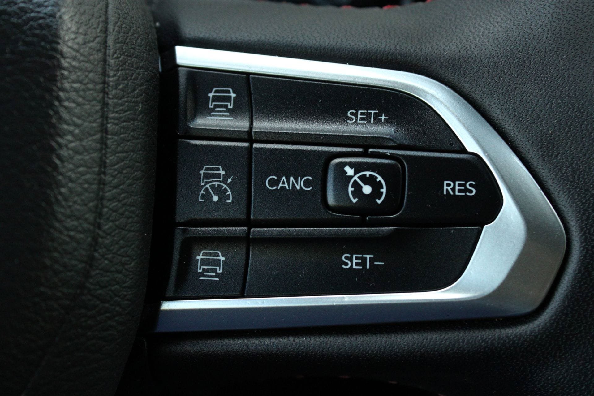 Used 2025 Jeep Compass Trailhawk w/ Trailhawk Convenience Group AWD/4WD image 33