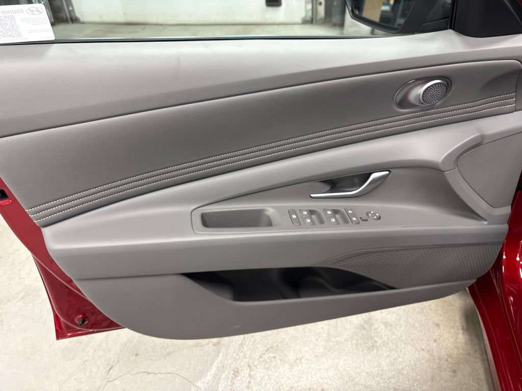 Used 2025 Hyundai Elantra Sport FWD image 17