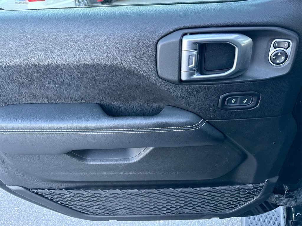 Used 2019 Jeep Wrangler Unlimited Sahara w/ Uconnect 4C Nav & Sound Group image 15