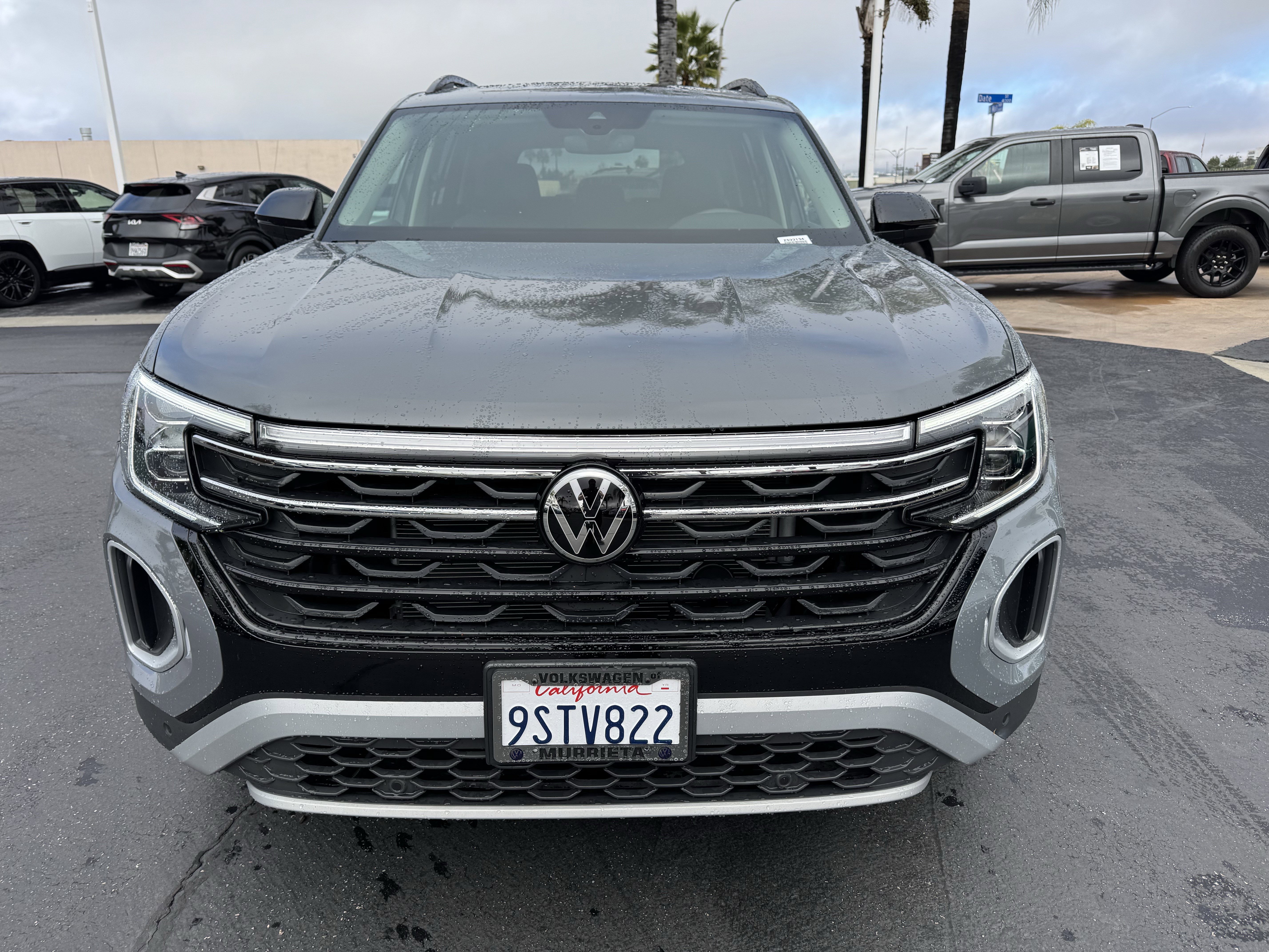 Used 2025 Volkswagen Atlas Peak Edition SE image 3