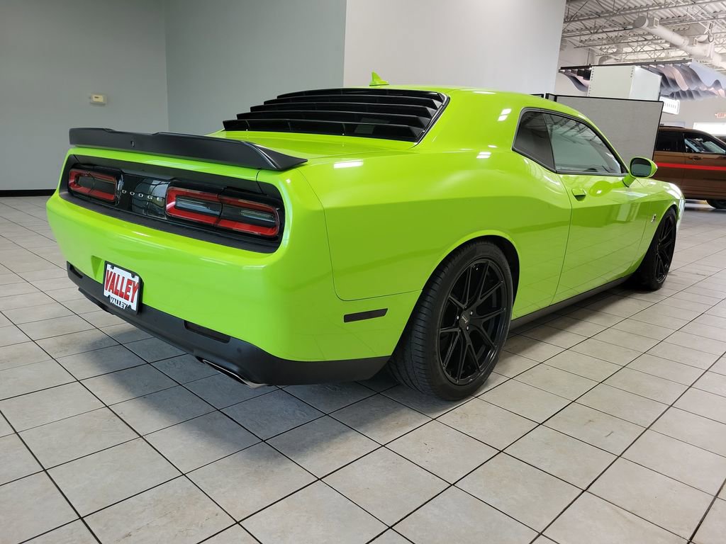 Used 2015 Dodge Challenger R/T Scat Pack w/ Leather Interior Group RWD image 11