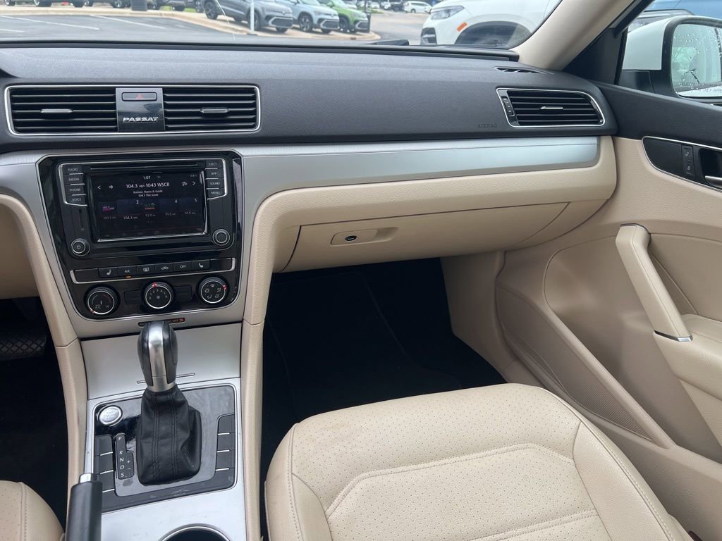 Used 2019 Volkswagen Passat 2.0T Wolfsburg w/ Wheels & Sunroof Package FWD image 24