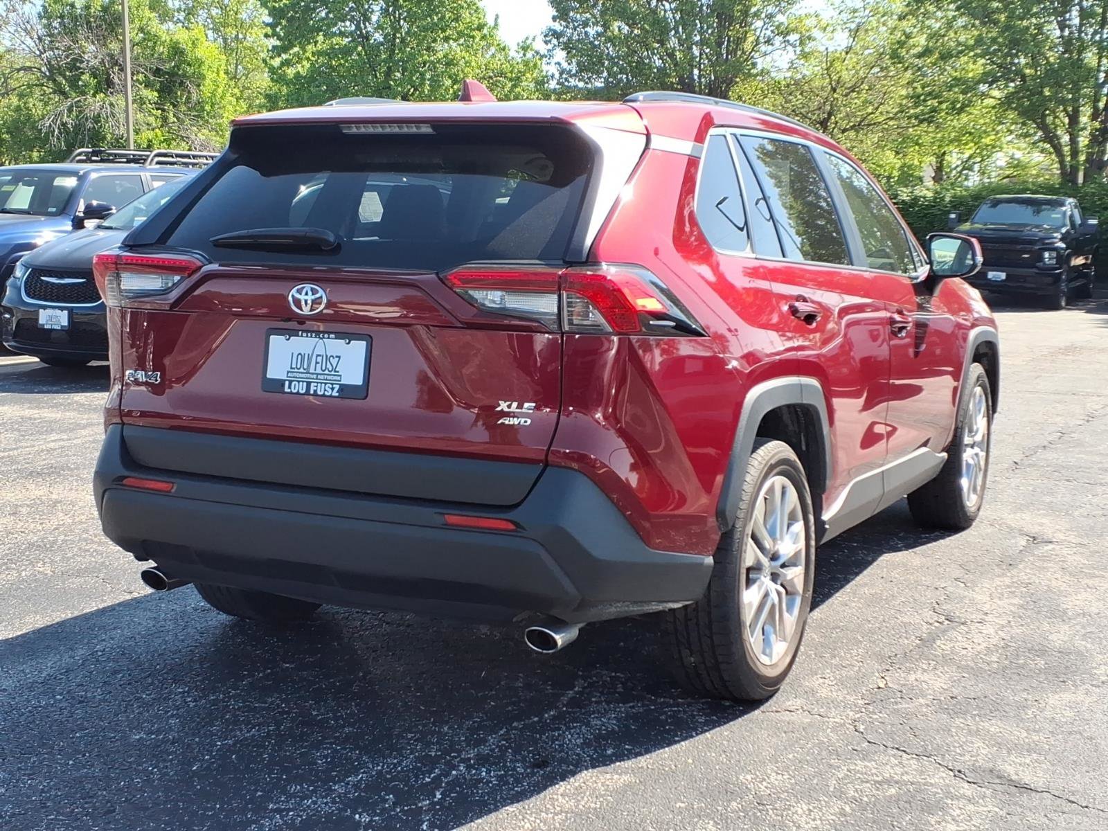 Used 2021 Toyota RAV4 XLE Premium AWD/4WD image 28