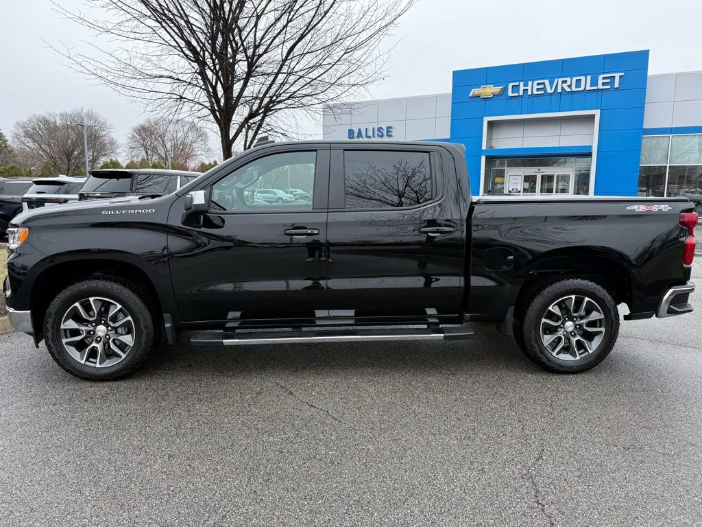 Used 2024 Chevrolet Silverado 1500 LT image 2