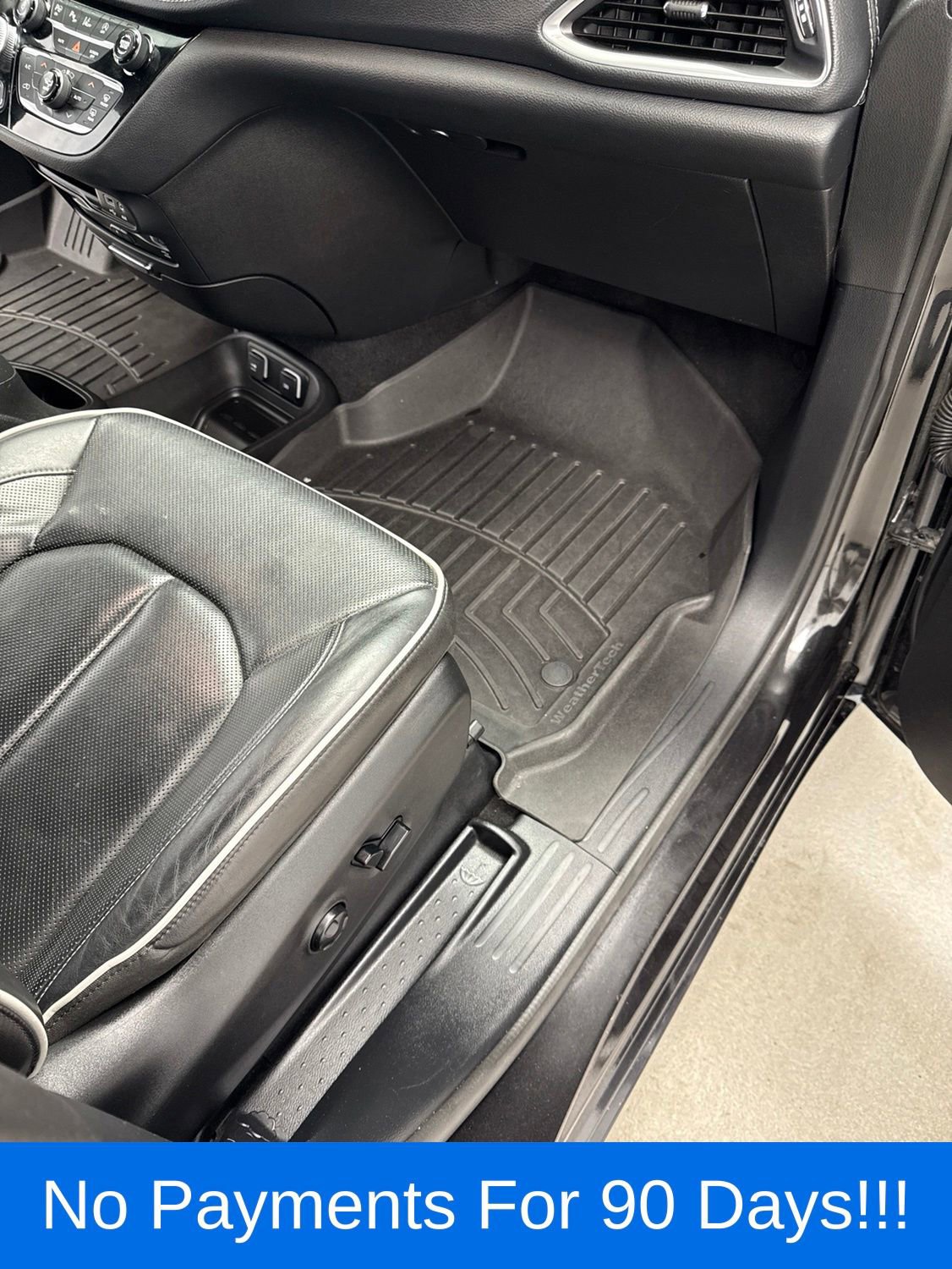 Used 2020 Chrysler Pacifica Limited FWD image 33
