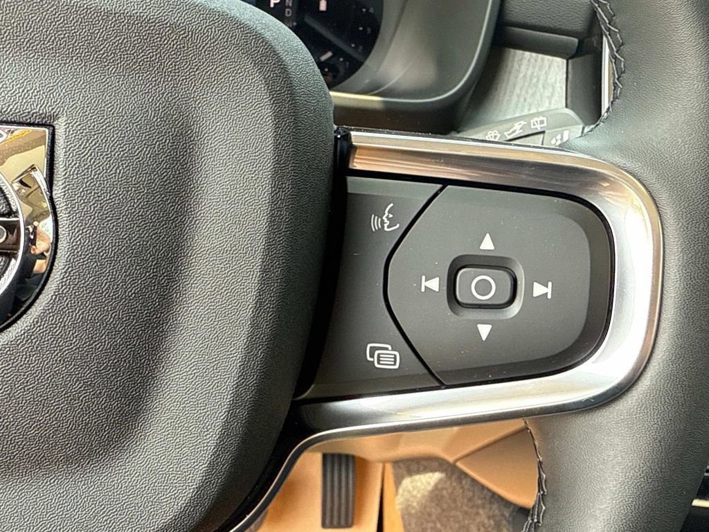 Used 2026 Volvo XC40 B5 Plus w/ Protection Package Premier image 29