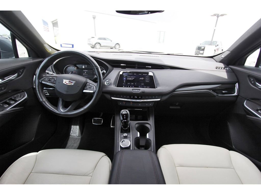 Used 2023 Cadillac XT4 Sport image 9