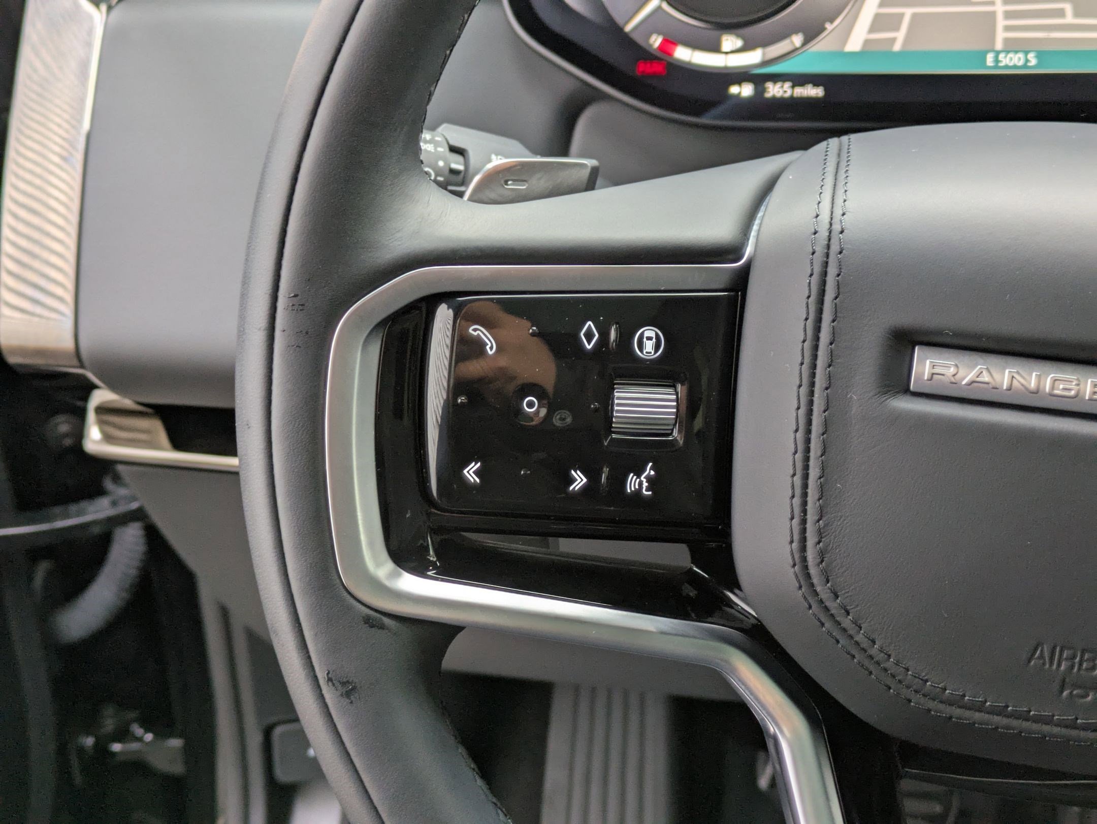 Used 2025 Land Rover Range Rover Sport image 19