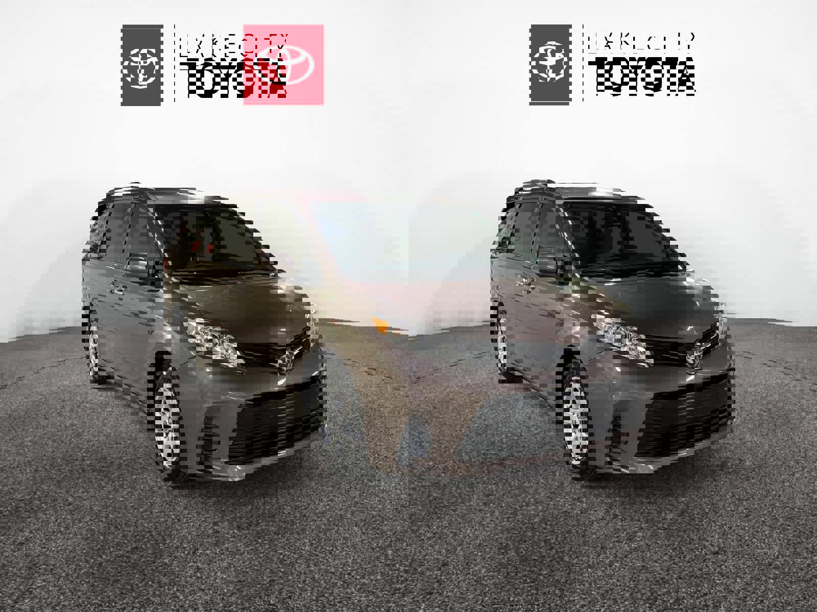 Used 2019 Toyota Sienna LE w/ LE Preferred Package image 11