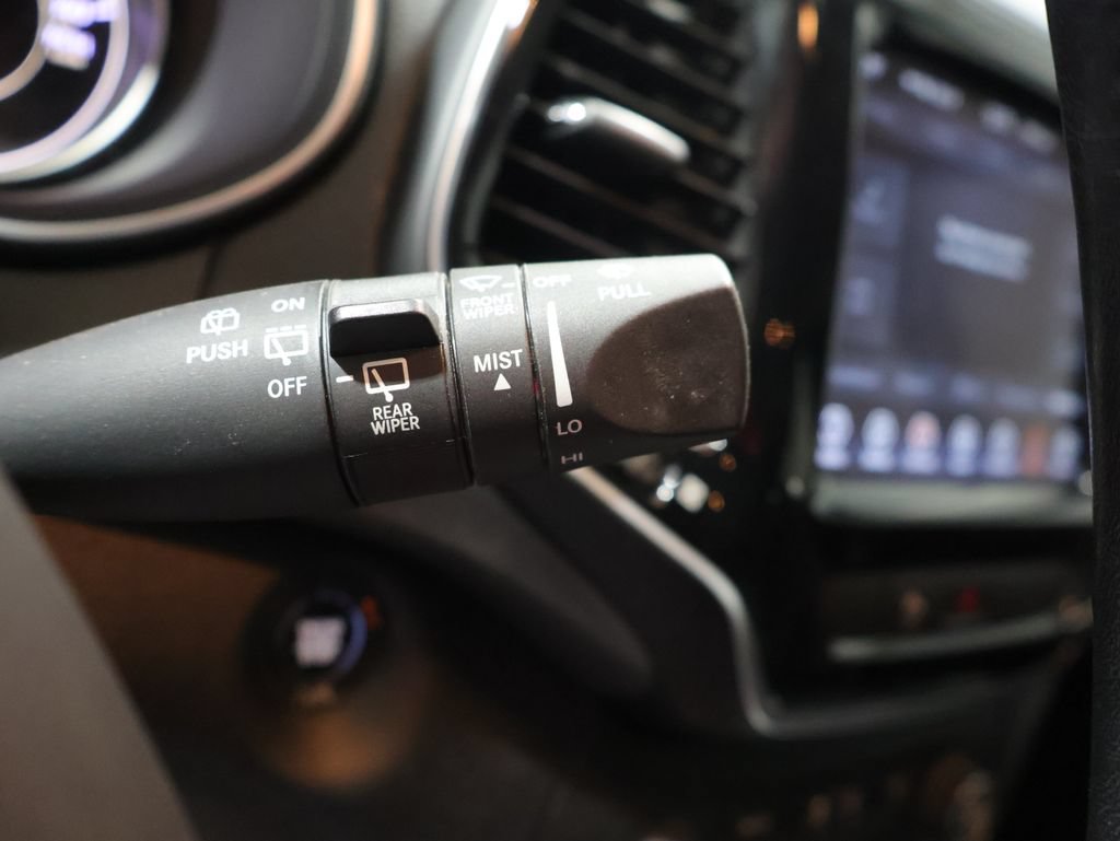 Used 2020 Jeep Cherokee Limited AWD/4WD image 35