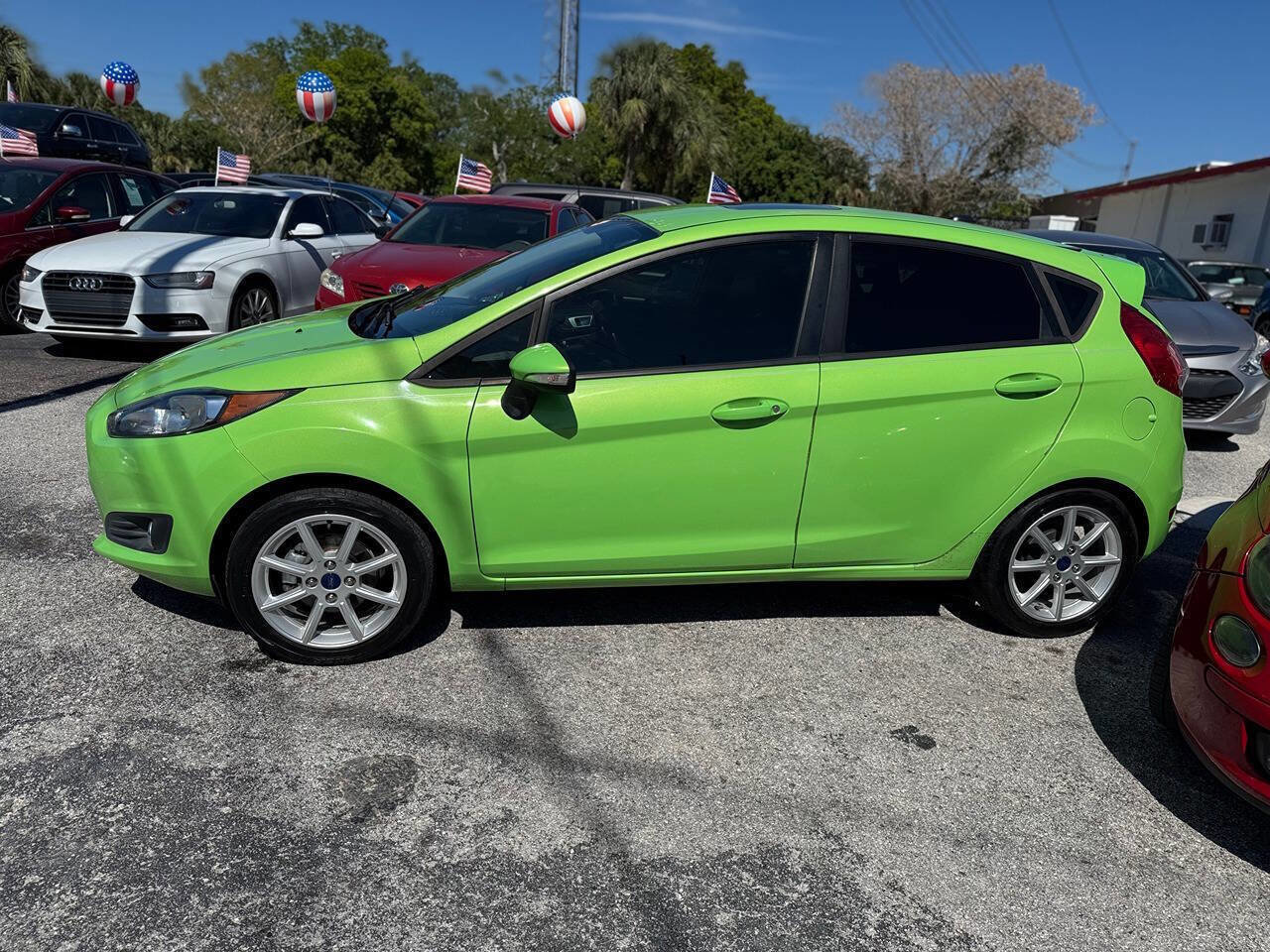 Used 2014 Ford Fiesta SE w/ Equipment Group 201B image 5