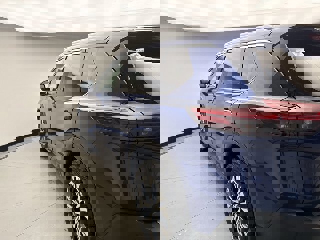 Used 2021 Nissan Rogue SV w/ Premium Package image 3