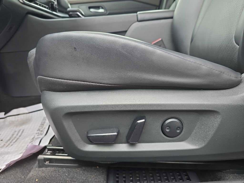 Used 2023 Nissan Rogue SV w/ SV Premium B Package image 20