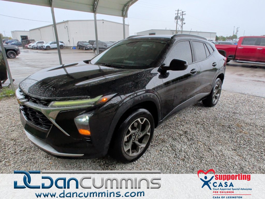 Used 2024 Chevrolet Trax LT w/ Driver Confidence Package FWD image 1