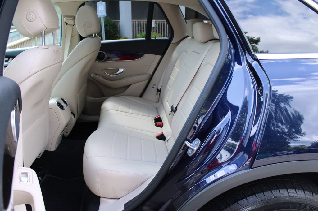 Used 2018 Mercedes-Benz GLC 300 4MATIC image 32