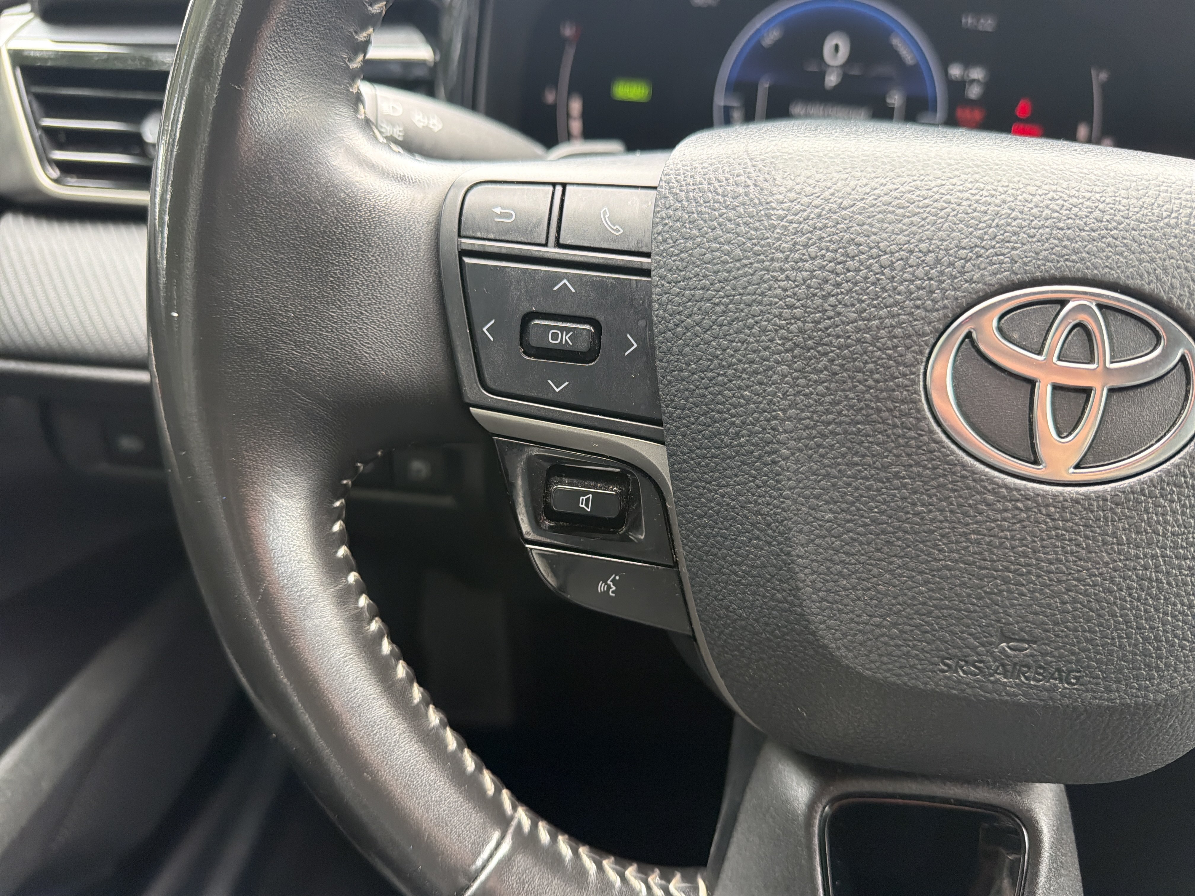 Used 2025 Toyota Camry SE FWD image 19