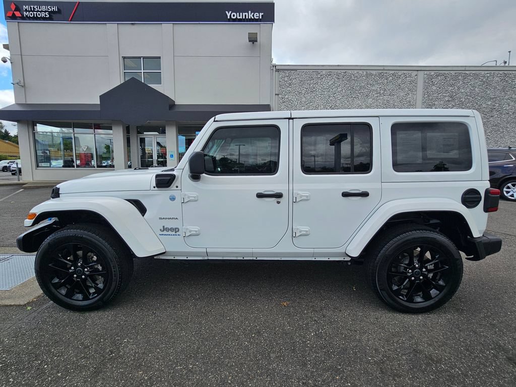 Used 2024 Jeep Wrangler Unlimited Sahara AWD/4WD image 8