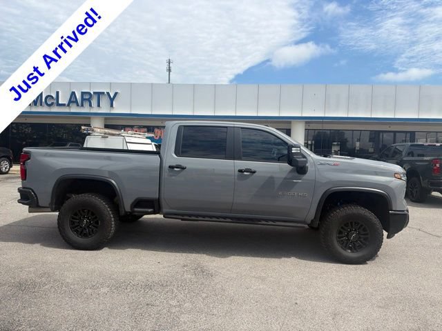 Used 2025 Chevrolet Silverado 2500 ZR2 w/ Technology Package AWD/4WD image 2