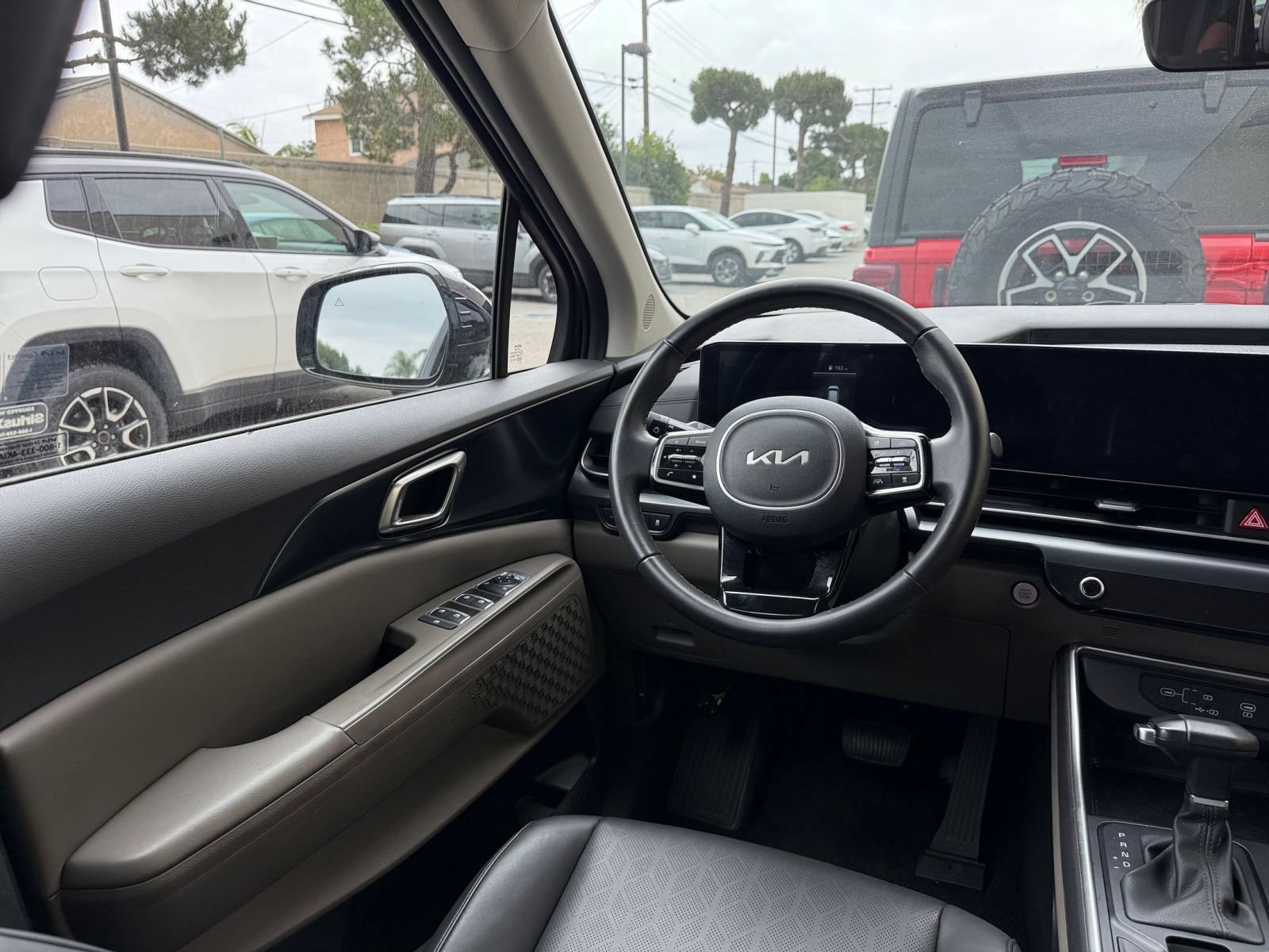 Used 2026 Kia Carnival FWD image 32