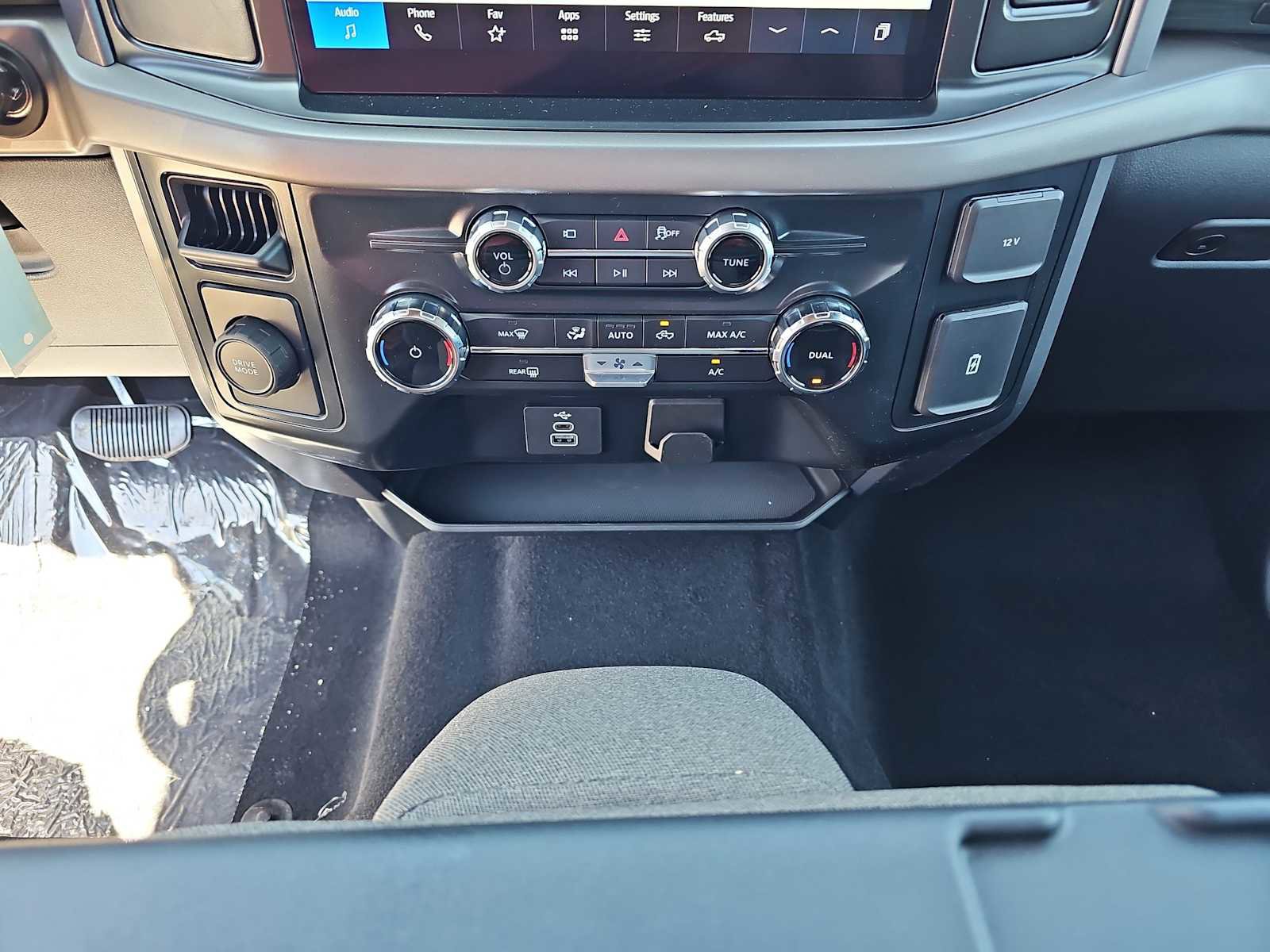 New 2025 Ford F150 XLT w/ Equipment Group 301A Standard image 18