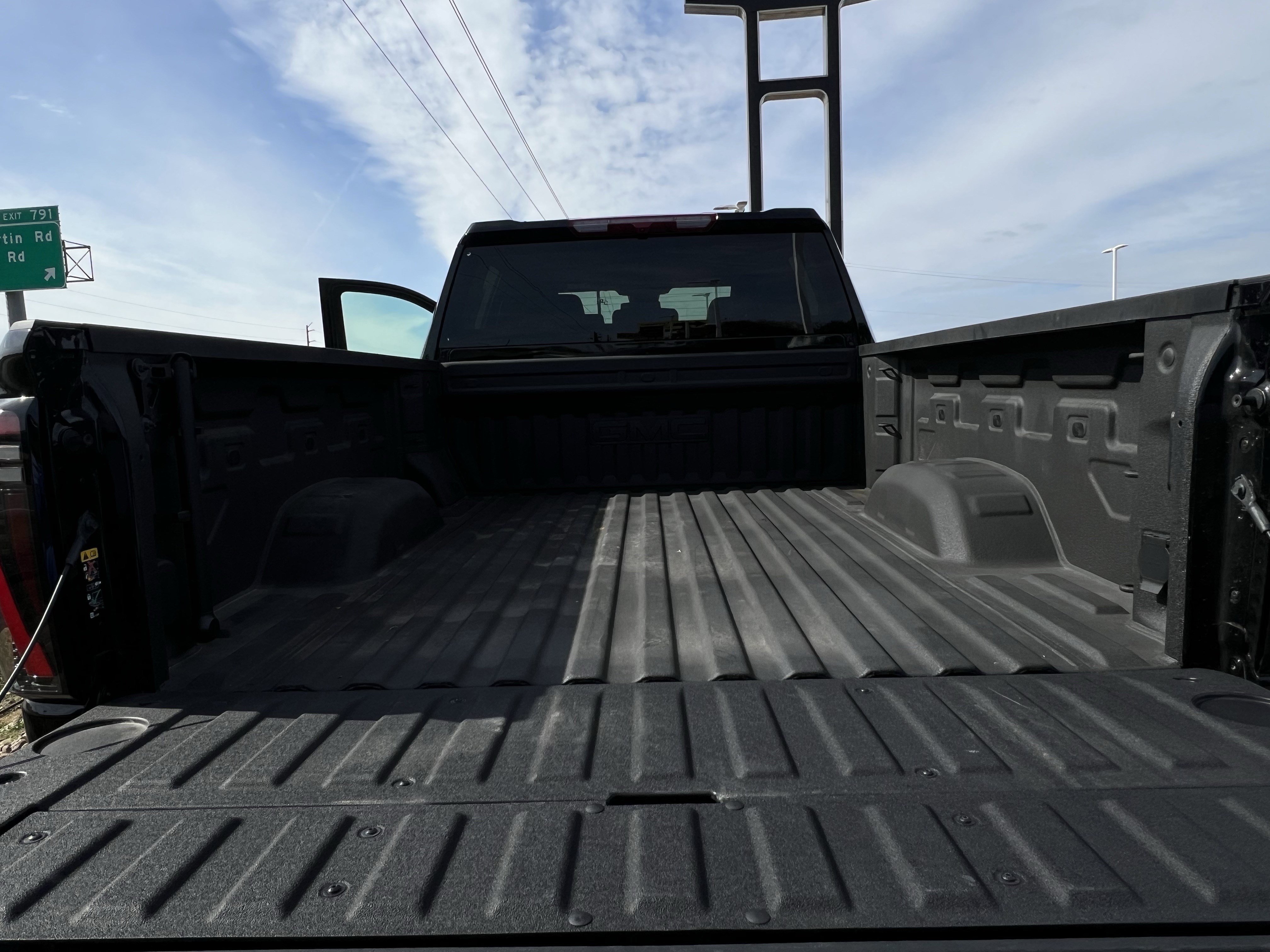 Used 2025 GMC Sierra 2500 AT4 image 29