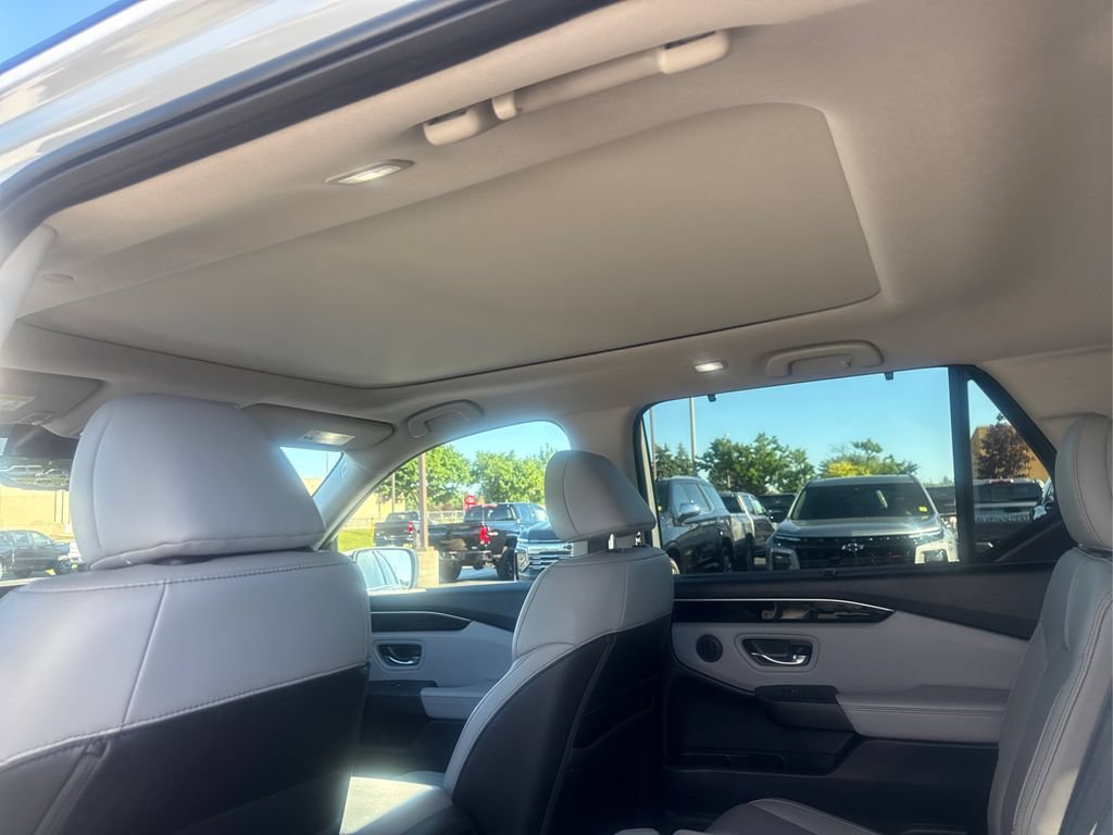 Certified 2023 Honda Pilot Touring image 19