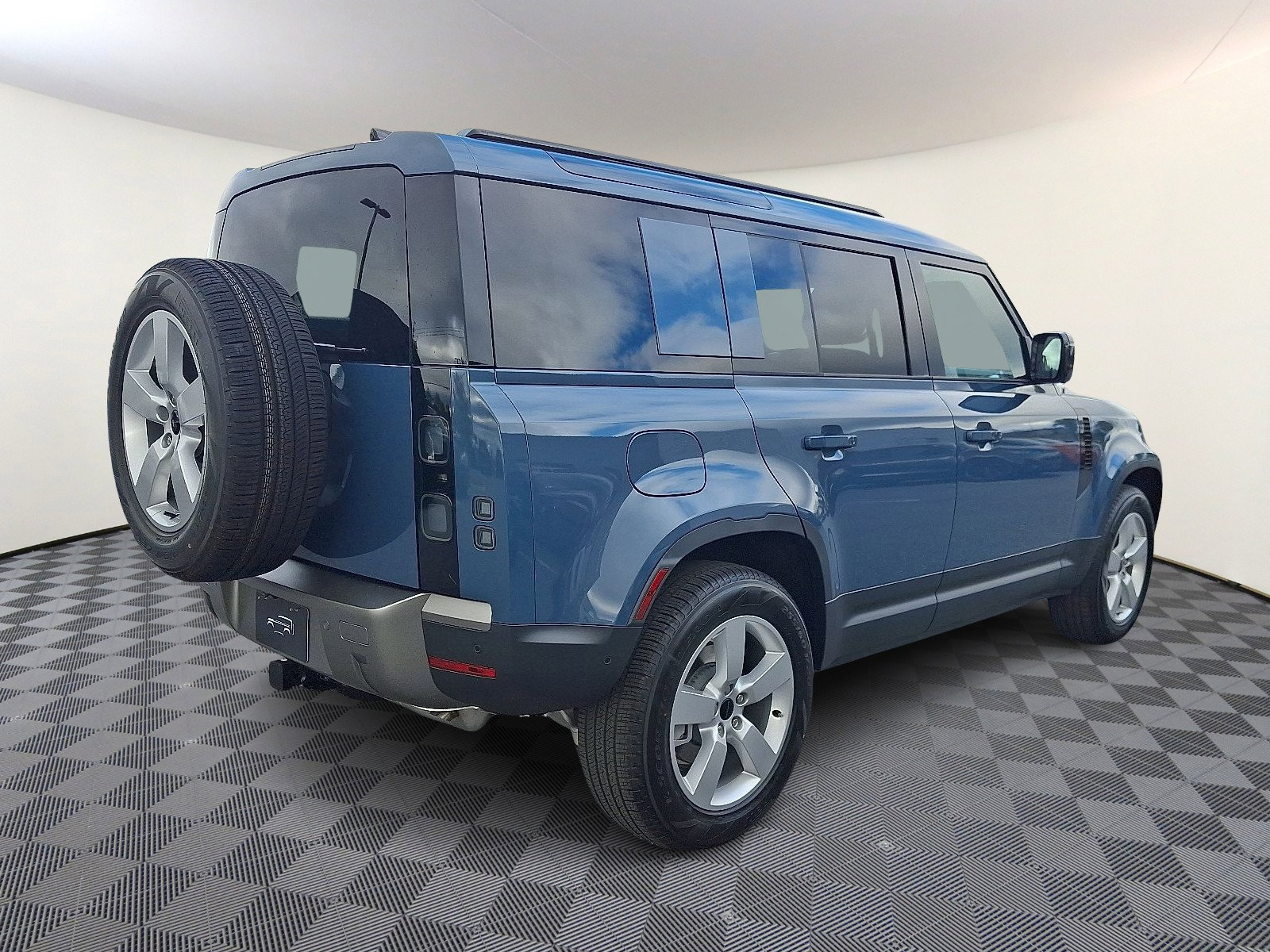 New 2026 Land Rover Defender 110 S image 4