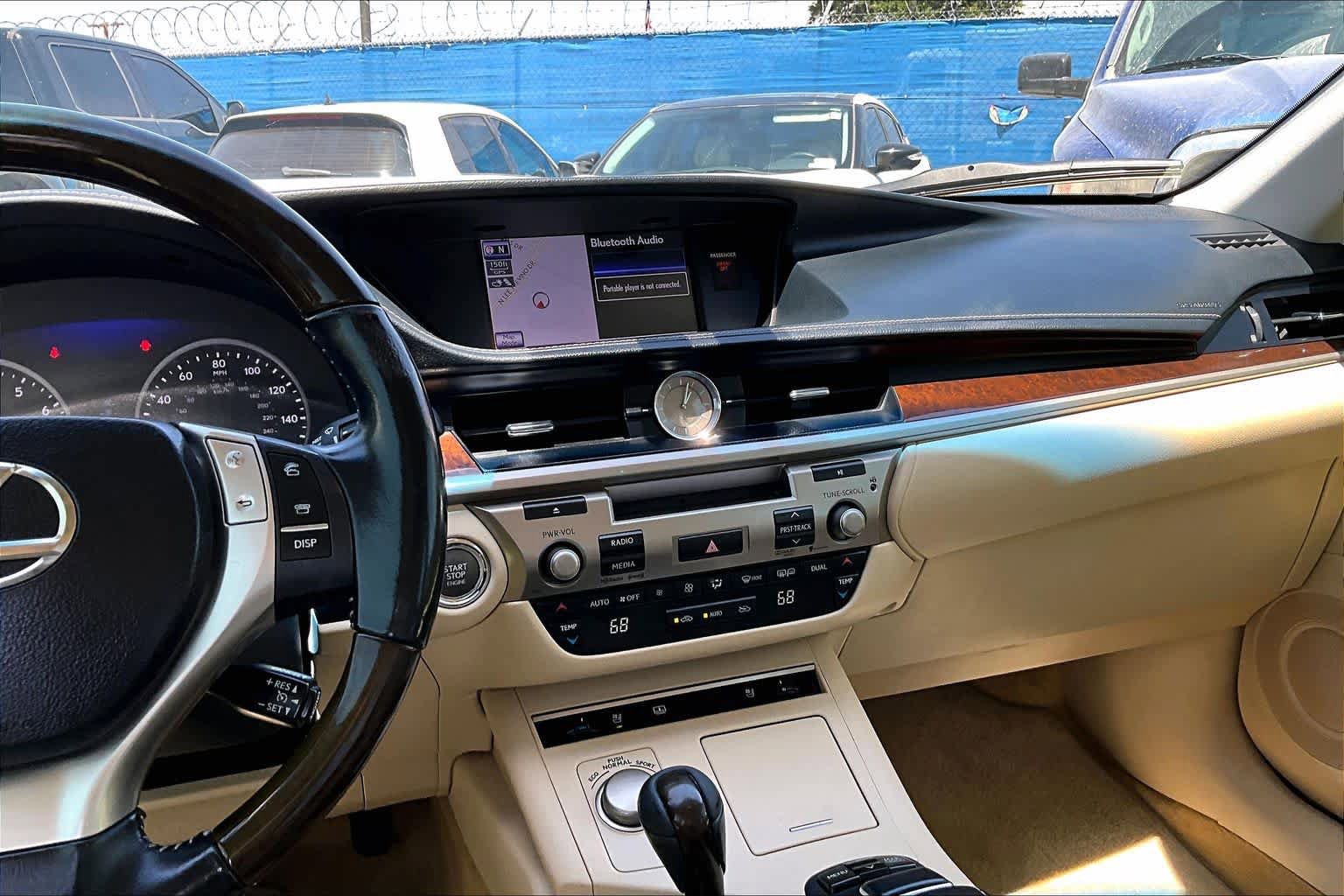 Used 2013 Lexus ES 350 w/ Luxury Pkg FWD image 6